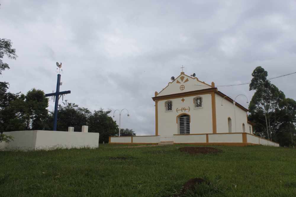 Capela de São Geraldo no povoado dos Pinto.